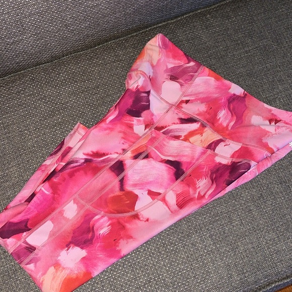 Athleta Ultimate Stash II Capris Painted Energy - Picture 11 of 12